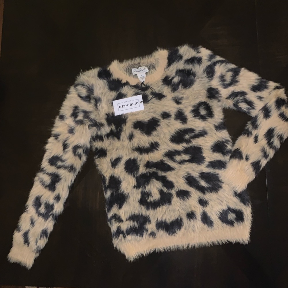 Fuzzy Cheetah print sweater